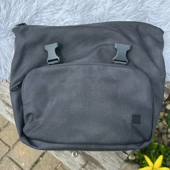 lululemon athletica Dark Gray Early Embark Kit
5L - Picture 3 of 14